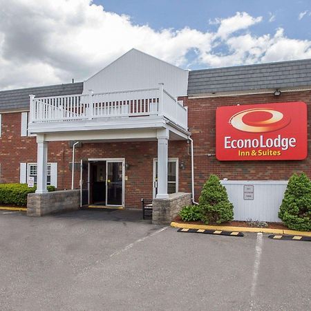 Econo Lodge Inn & Suites Airport Виндзор Локс Экстерьер фото